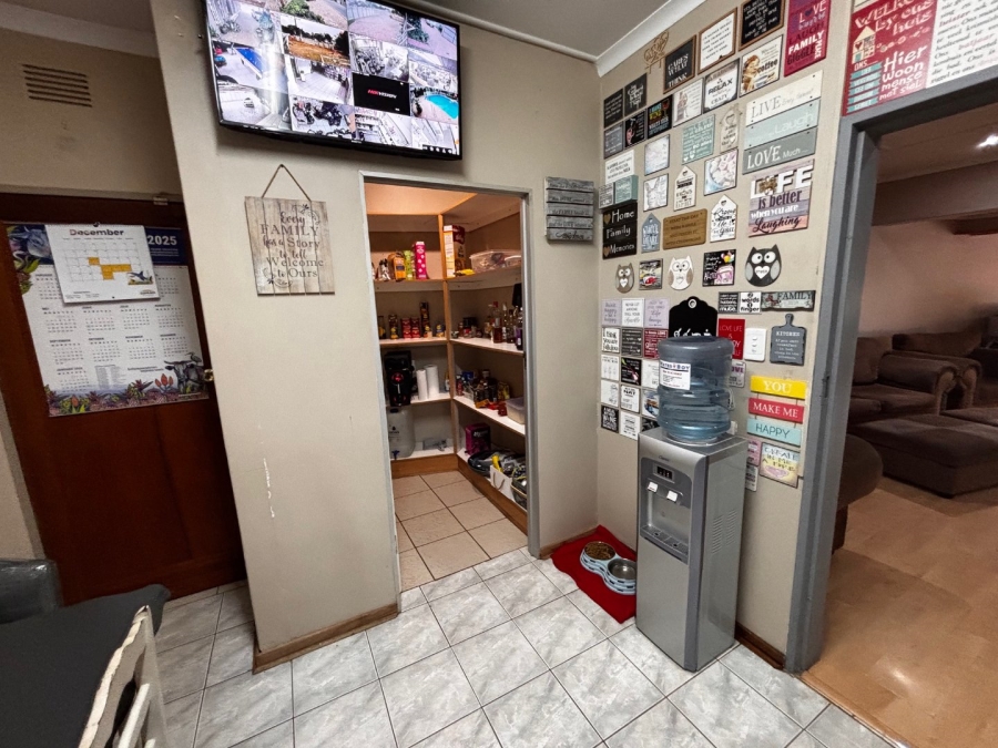 7 Bedroom Property for Sale in Flamwood North West